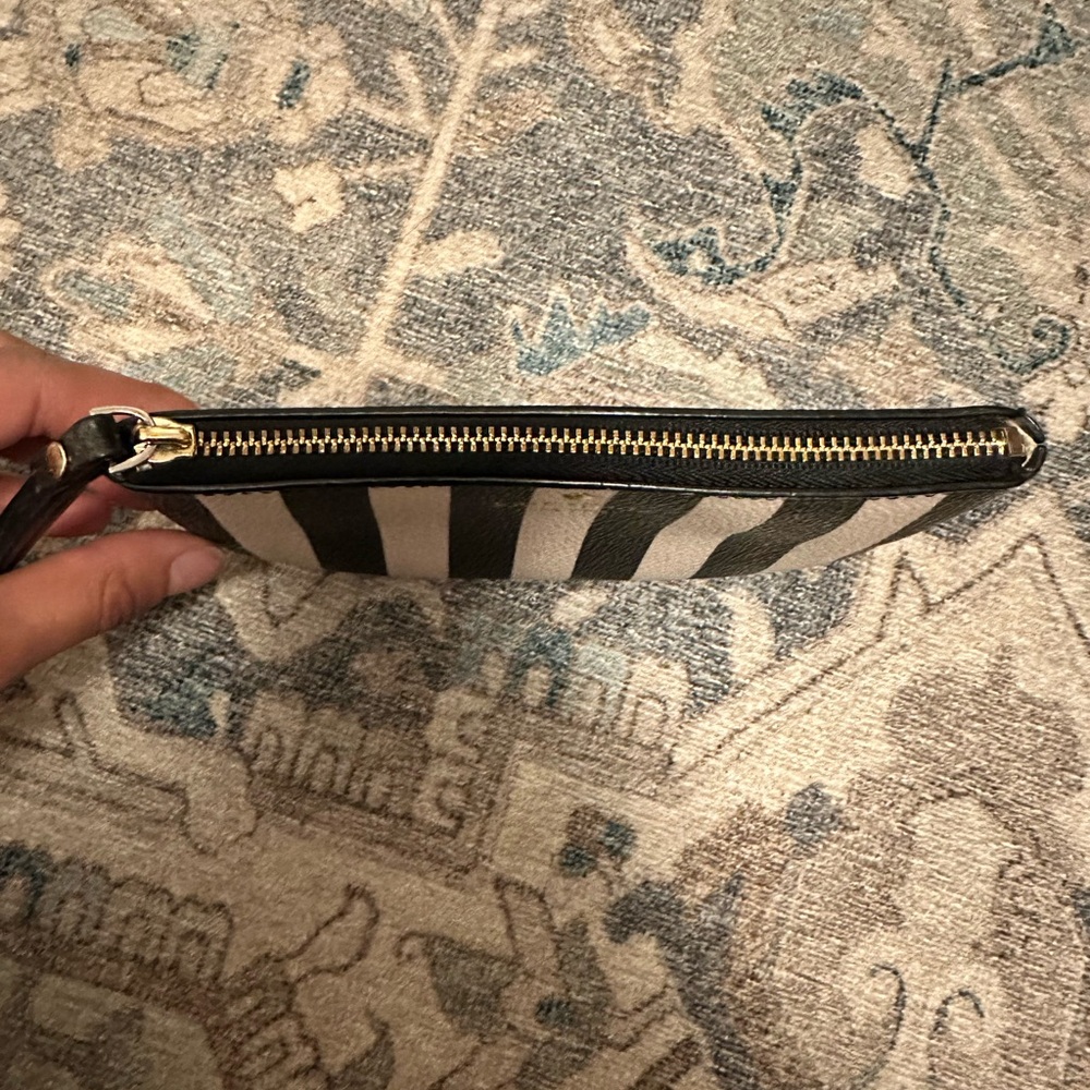 Kate Spade Women’s Leather Black and White Stripe Wristlet Clutch - Picture 4 of 11